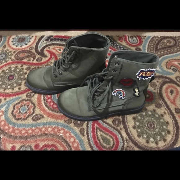 Etc love Oliver green lace up booties -7/8 size - Picture 8 of 12